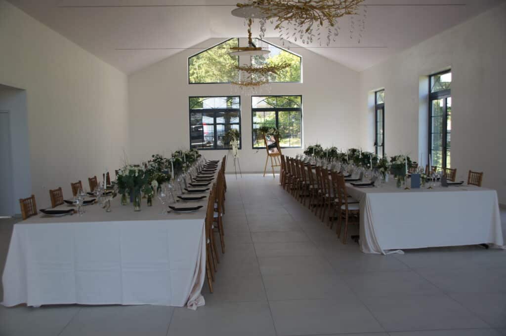 Salle de réception décorée pour mariage par Ducastel Traiteur en Normandie