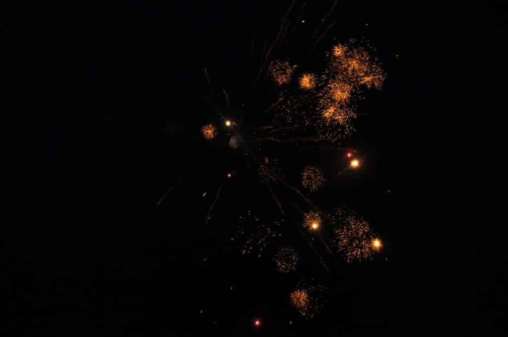 Spectacle de feu d’artifice nocturne proposé par Ducastel Traiteur en Normandie